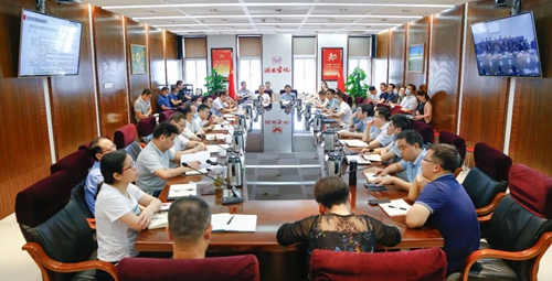 集團(tuán)召開效益分析會強(qiáng)調(diào):再鼓干勁 奮勇爭先 全力完成全年目標(biāo)任務(wù)(圖1) 集團(tuán)召開效益分析會強(qiáng)調(diào):再鼓干勁 奮勇爭先 全力完成全年目標(biāo)任務(wù)(圖1)