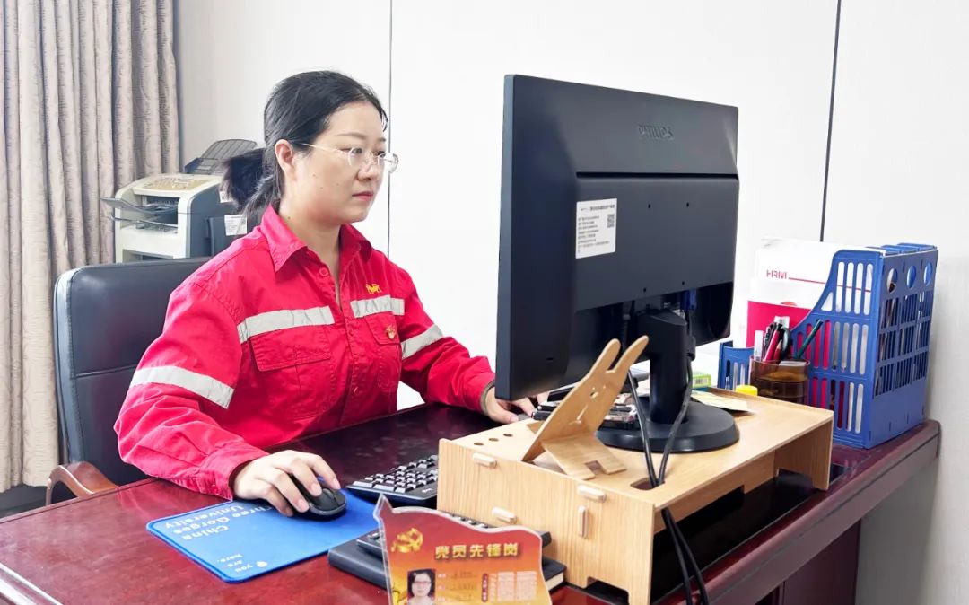【宜化榜樣】化機(jī)公司牛艷嬌：恪盡職守勇?lián)?dāng)，廉潔自律揚(yáng)清風(fēng)(圖3)