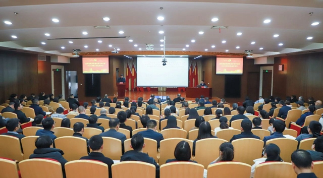 宜化集團(tuán)黨委理論學(xué)習(xí)中心組開(kāi)展集中學(xué)習(xí)(圖1) 宜化集團(tuán)黨委理論學(xué)習(xí)中心組開(kāi)展集中學(xué)習(xí)(圖1)