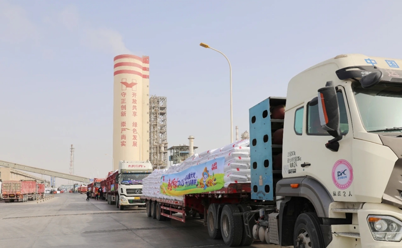 新疆天運：開足馬力生產(chǎn)，全力服務春耕(圖1)