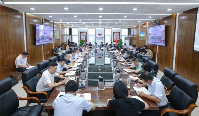 集團(tuán)召開黨委(擴(kuò)大)會(huì)議傳達(dá)學(xué)習(xí)中央有關(guān)通報(bào)(圖1) 集團(tuán)召開黨委(擴(kuò)大)會(huì)議傳達(dá)學(xué)習(xí)中央有關(guān)通報(bào)(圖1)