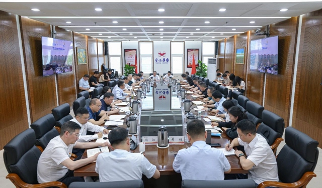 集團黨委傳達學習中央通報精神和上級有關(guān)會議精神(圖1)