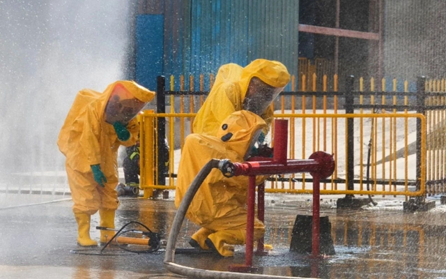 內(nèi)蒙古宜化開展危險(xiǎn)化學(xué)品泄漏事故應(yīng)急演練(圖1) 內(nèi)蒙古宜化開展危險(xiǎn)化學(xué)品泄漏事故應(yīng)急演練(圖1)