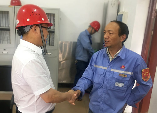王大真到宜都園區(qū)、股份公司看望慰問(wèn)基層黨員