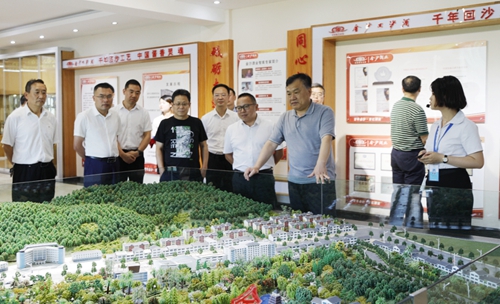 袁衛(wèi)東、王大真到金沙酒業(yè)調(diào)研指導(dǎo)工作